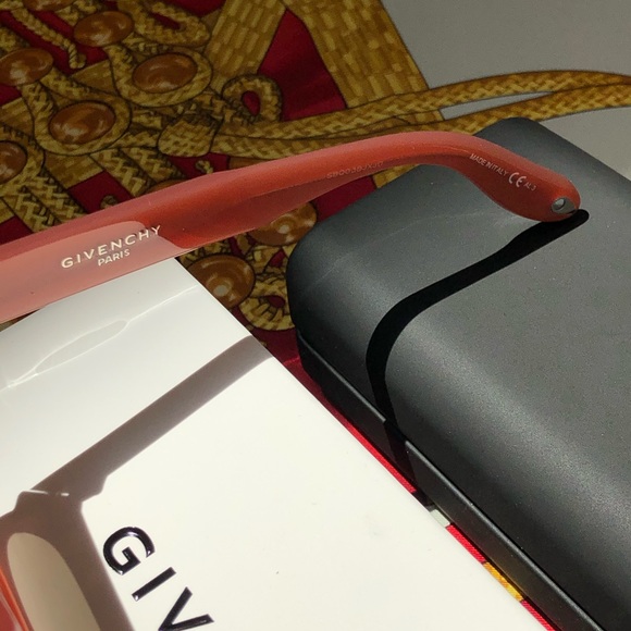 NEW Givenchy GV7010/S Pink Unisex Sunglasses - Picture 5 of 7